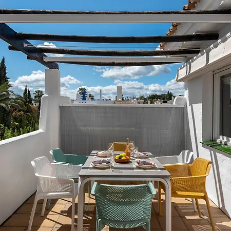 Stylish 2-bedroom Penthouse In Naranjos De Apartmán Marbella