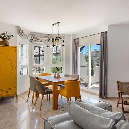 Stylish 2-bedroom Penthouse In Naranjos De Apartmán *