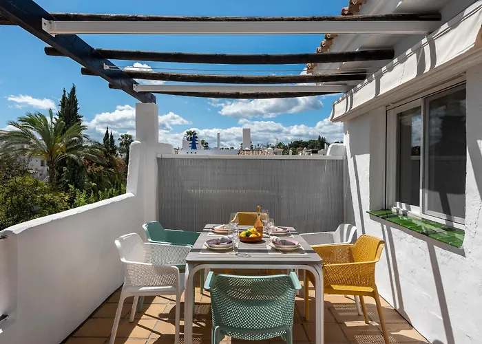Stylish 2-bedroom Penthouse In Naranjos De Daire Marbella