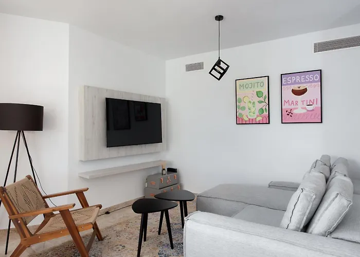 Stylish 2-bedroom Penthouse In Naranjos De Daire Marbella