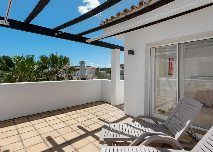 Stylish 2-bedroom Penthouse In Naranjos De Daire Marbella