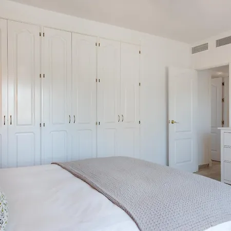 Stylish 2-bedroom Penthouse In Naranjos De Marbella