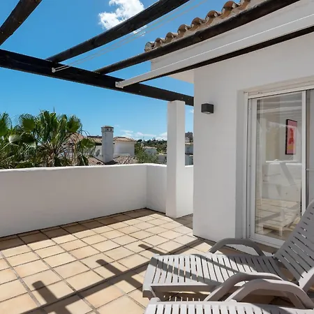 Stylish 2-bedroom Penthouse In Naranjos De Appartamento Marbella