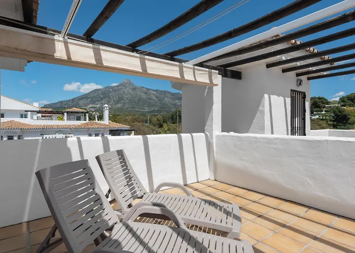 Stylish 2-bedroom Penthouse In Naranjos De 아파트 마르베야