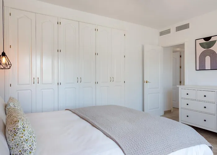 Stylish 2-bedroom Penthouse In Naranjos De 마르베야