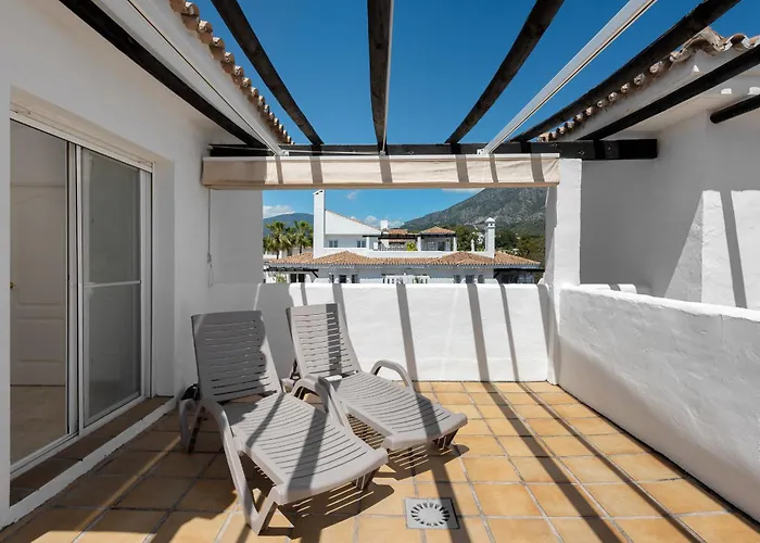 Stylish 2-bedroom Penthouse In Naranjos De Μαρμπέλλα