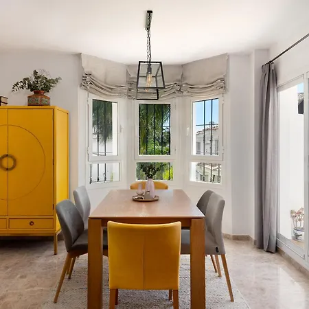 Stylish 2-bedroom Penthouse In Naranjos De * 马尔韦利亚