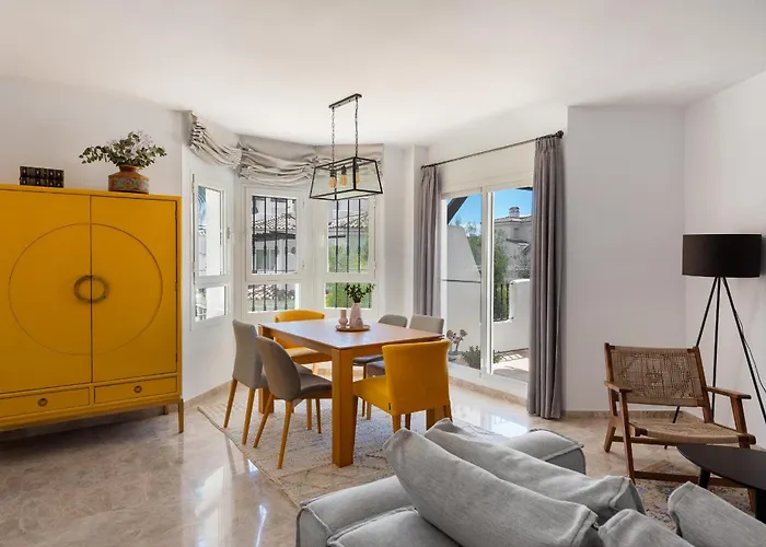 Stylish 2-bedroom Penthouse In Naranjos De Appartamento *